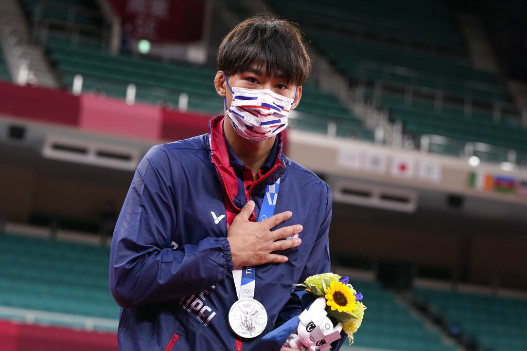 初登奧運殿堂的60公斤級柔道選手楊勇緯，昨為台灣奪下第一面奧運銀牌，是台灣參與奧運以來第一面柔道獎牌。