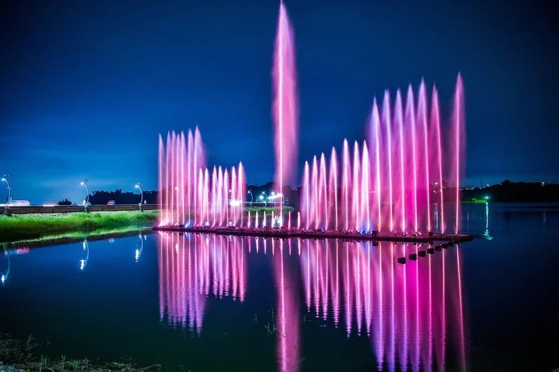 嘉義市長黃敏惠今天宣布，蘭潭音樂噴泉將於7月30日晚上恢復展演。 圖／記者卜敏正...