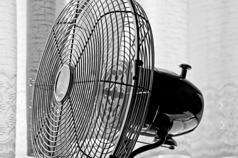 炎炎夏日，不少人會選擇開冷氣及電風扇降溫。 圖／ingimage