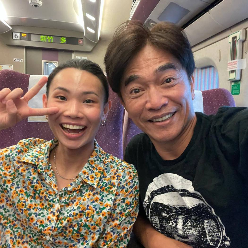 吳宗憲（右）曾在高鐵上巧遇戴資穎。圖／摘自臉書
