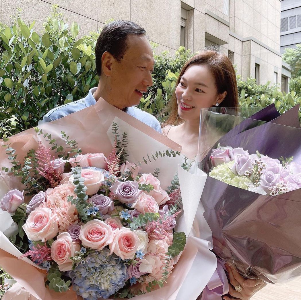 曾馨瑩與郭台銘慶祝結婚13周年紀念日。 圖／擷自曾馨瑩IG