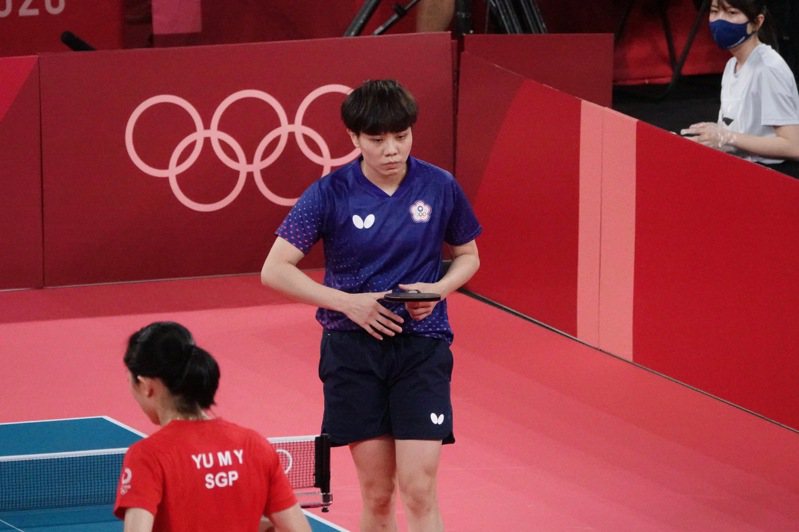 中華桌球女將鄭怡靜在東京奧運32強戰面對新加坡好手于夢雨。奧運採訪團／東京攝影