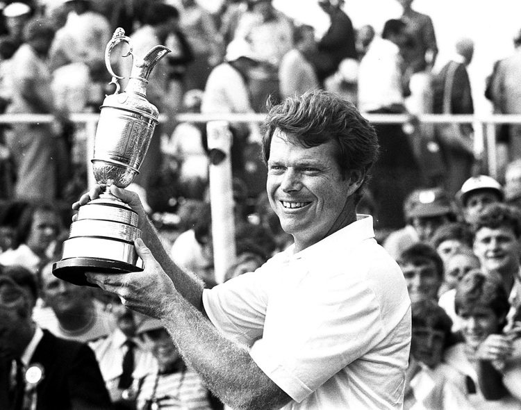 勞力士代言人Tom Watson在1983年時英國公開賽中舉起了象徵桂冠與豐盛的...