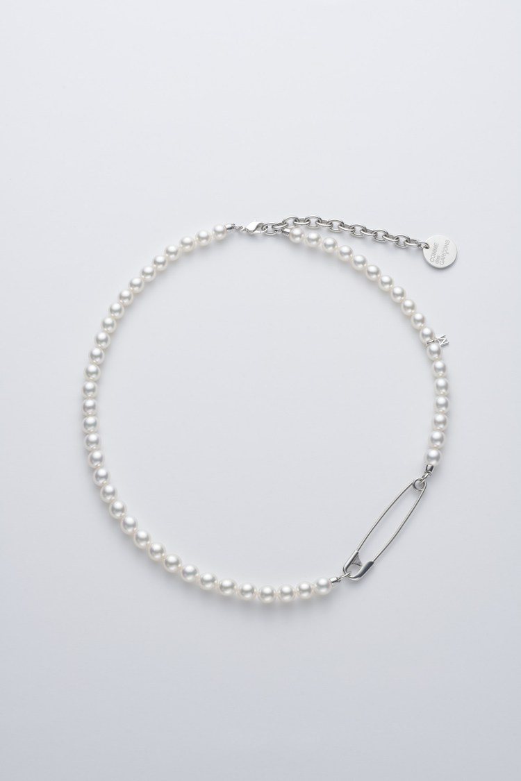 MIKIMOTO x COMME des GARÇONS聯名珍珠項鍊別針裝飾款，...