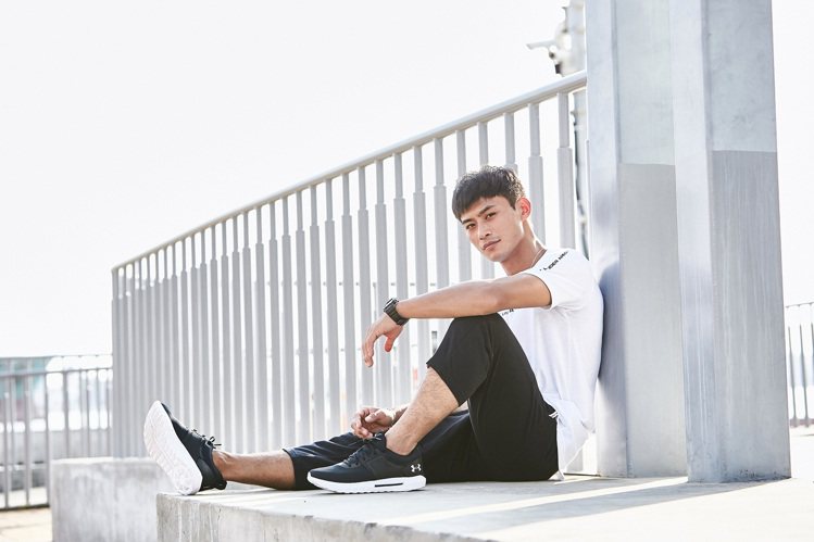楊勇緯於2019年幫UNDER ARMOUR拍攝的鞋款形象照，再度被網友關注。圖／UNDER ARMOUR提供