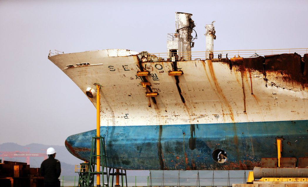 南韓世越號沉沒事故發生於2014年4月16日，世越號從仁川港駛往濟州島途中因事故...