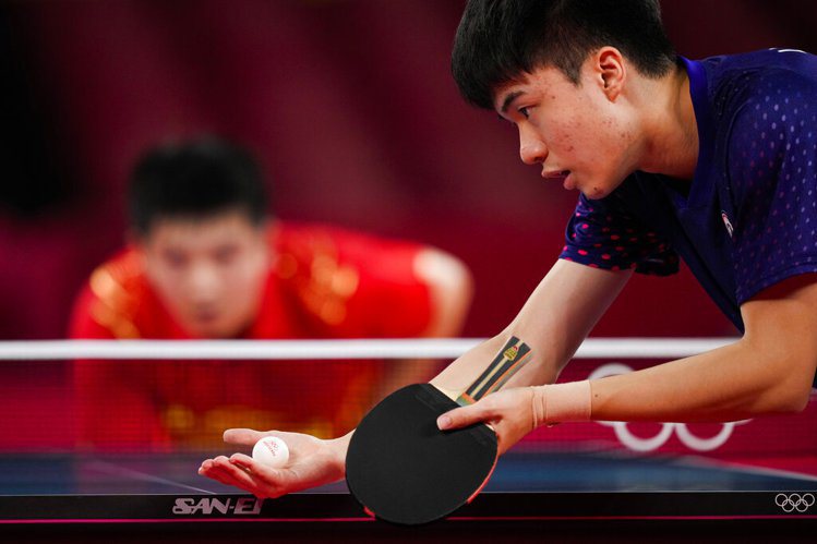 林昀儒在男單桌球四強賽惜敗給大魔王樊振東，無緣金牌戰！ 美聯社