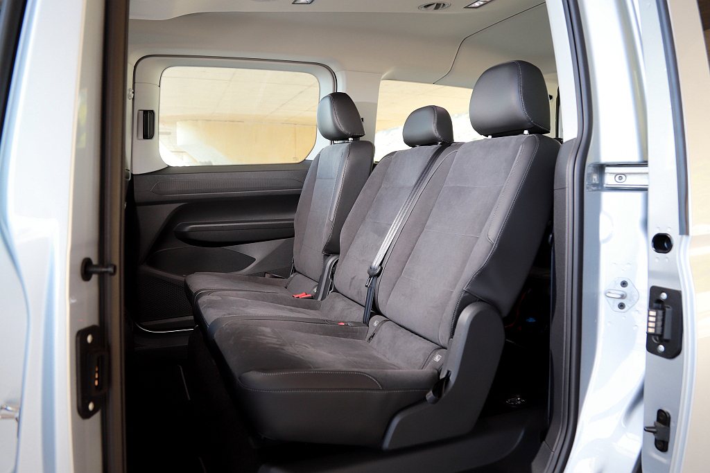 福斯商旅Caddy Maxi座椅佈局為2＋3＋2的7人座設定，TDI車型還升級質...