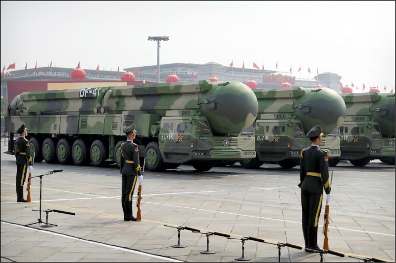 美國詹姆士．馬丁禁止核武擴散研究中心主任路易斯（Jeffrey Lewis）指，甘肅省玉門的發射窖可能是為東風-41洲際彈道飛彈所設計的。美聯社