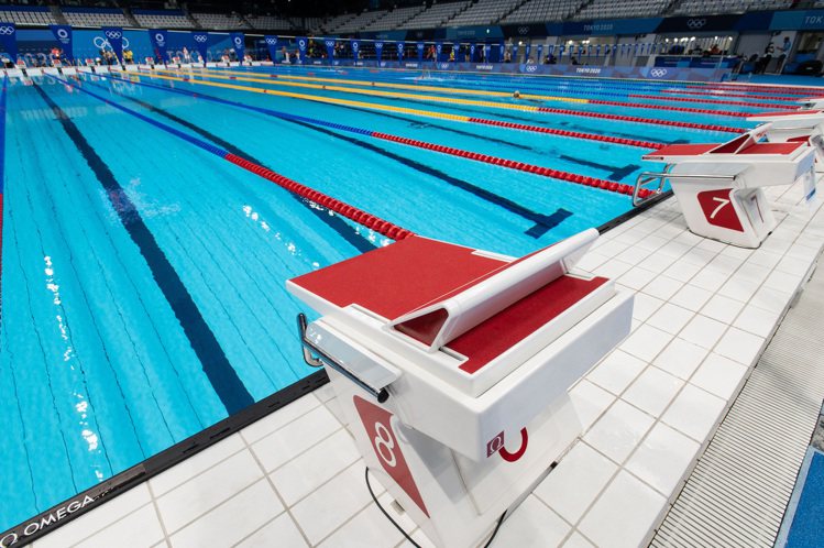 設置於泳池末端起跑器上的指示燈，可以燈號的數量，方便運動員和觀眾即時查看比賽結果。圖 / OMEGA提供