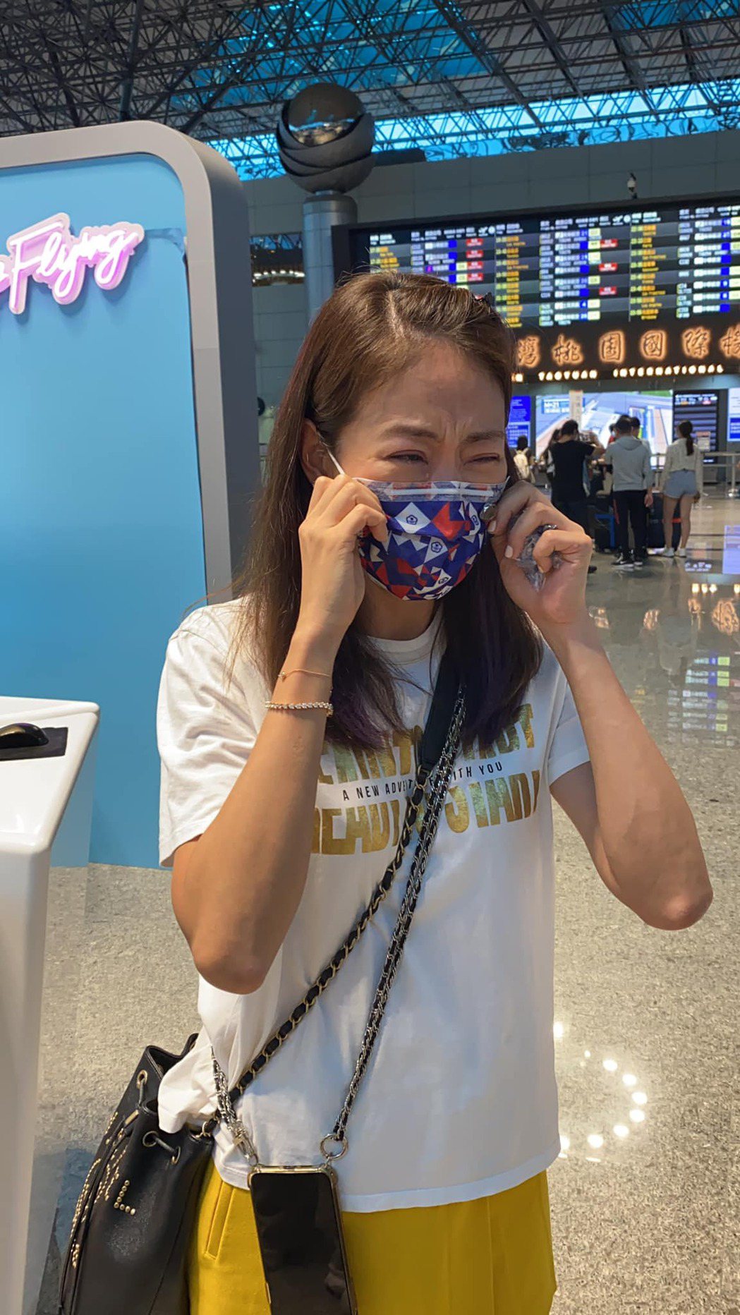 賈永婕送女兒出國唸書，在機場忍不住大哭。 圖／擷自賈永婕臉書
