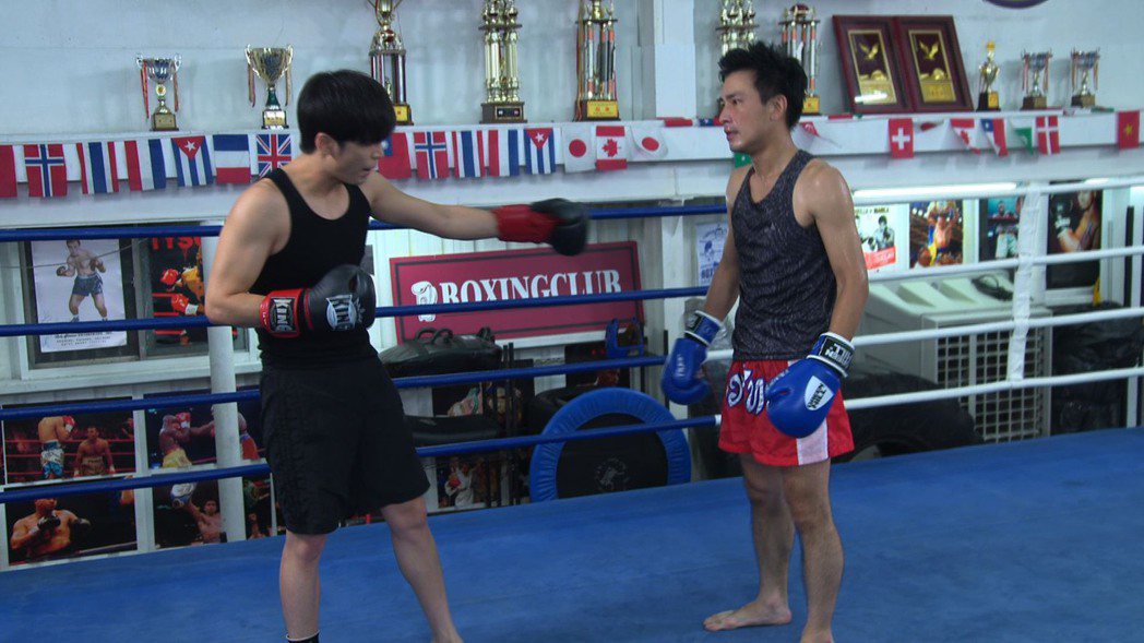 傅子純（右）、Gino為戲打拳擊。圖／民視提供