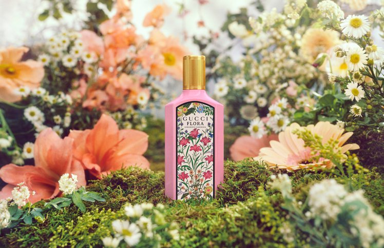 今年因為是GUCCI成立100週年，瓶身特別以粉釉色搭配GUCCI專屬典藏Flora梔子花圖騰點綴。圖／GUCCI提供