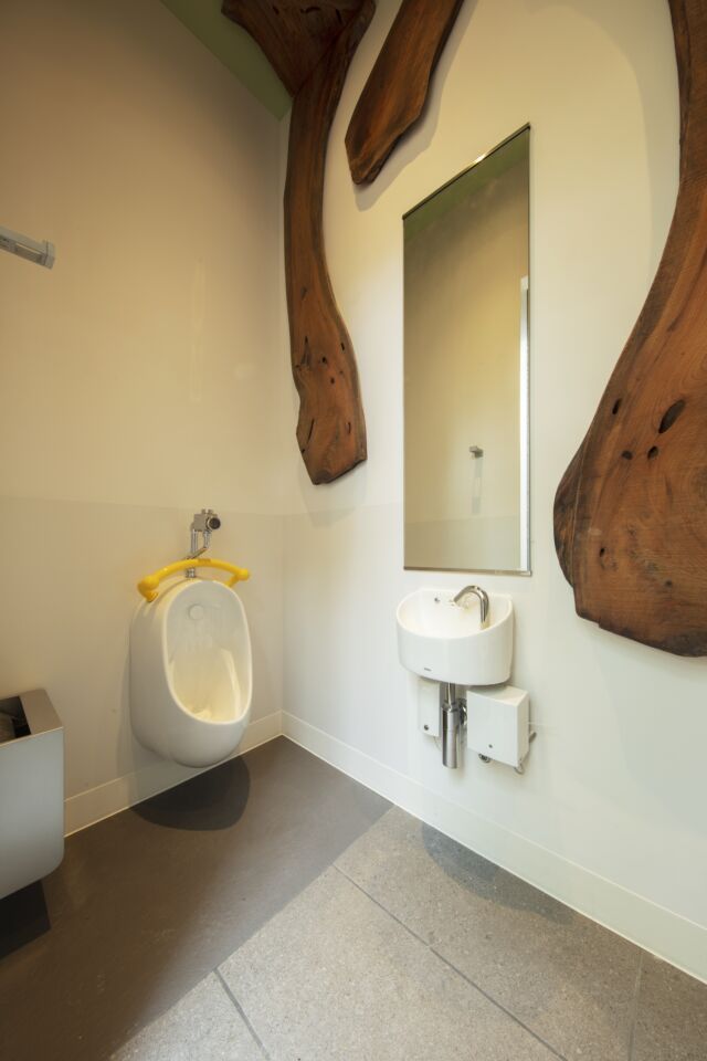 隈研吾創作的森林小徑公廁兒童廁所。圖／取自tokyotoilet.jp