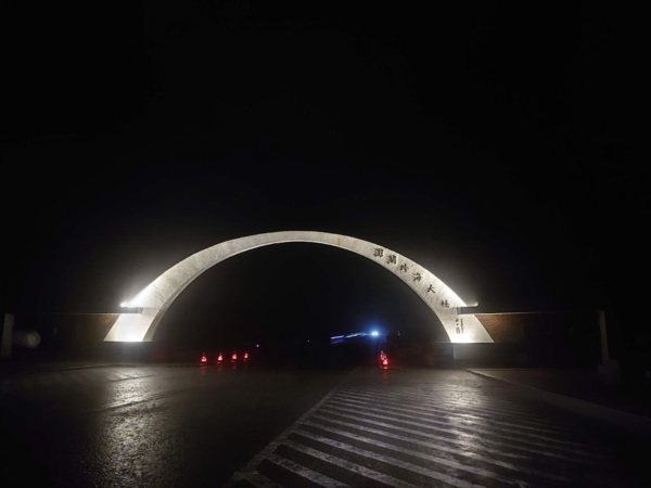 雨夜的跨海大橋