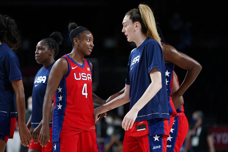 美國女籃以79比55打敗澳洲女籃，晉級四強，也將奧運連勝紀錄推進到53場。 美聯社