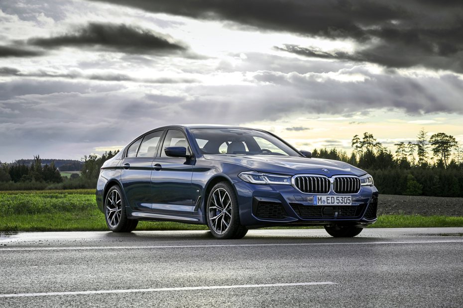 BMW 5 Series今年上半年銷量增長超過三成。圖為小改款G30 LCI車型。 摘自BMW