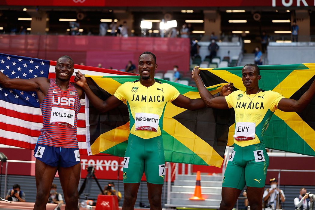 牙買加選手贏得男子110欄金牌及銅牌。 新華社