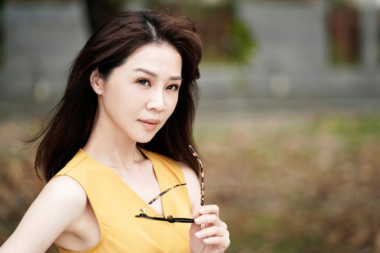 謝盈萱主演「俗女養成記2」嘉玲回來了。圖／華視、CATCHPLAY提供