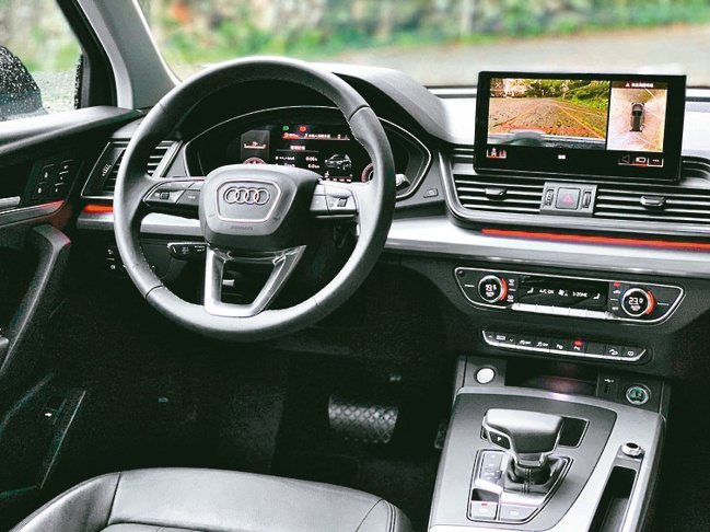 Audi Q5全車系標配12.3吋全數位虛擬駕駛座艙plus及MMI navig...
