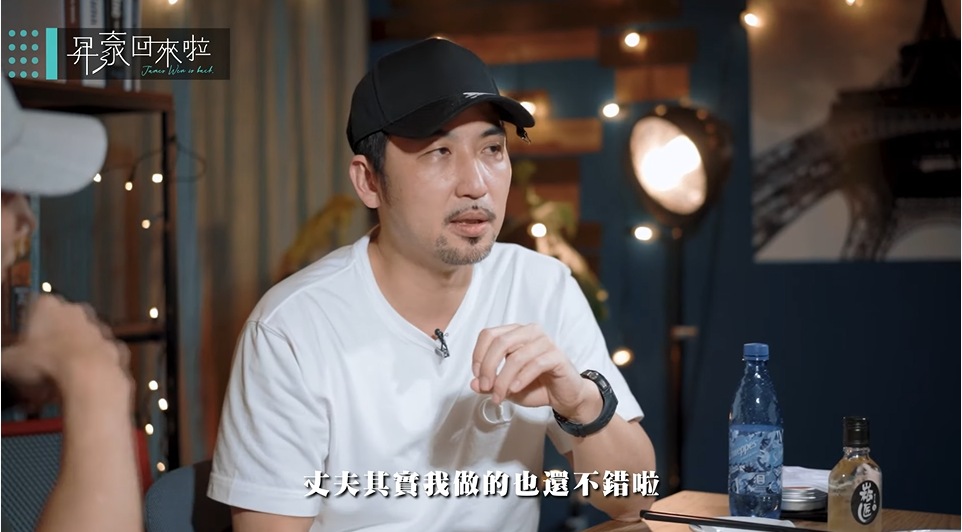 溫昇豪訪問李進良。 圖／擷自YouTube