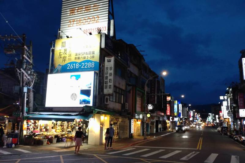 士林夜市曾號稱台北最熱鬧的夜市，但當年人潮洶湧、水洩不通的情況已不復見，記者何醒邦／攝影