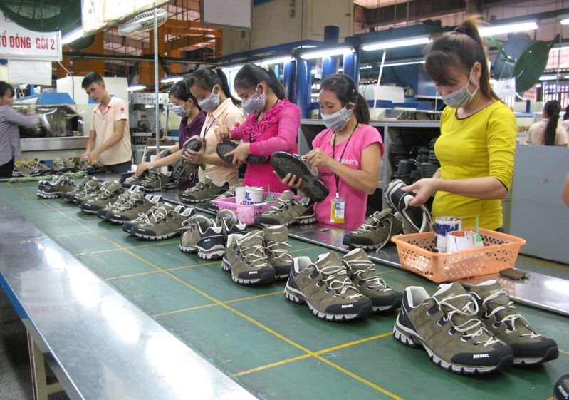 製鞋廠生產線示意圖。本報資料照片