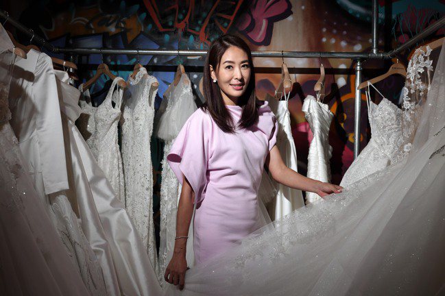賈永婕的婚紗公司多年來包辦了許多藝人婚禮上的禮服和婚紗照拍攝。攝影／李政龍