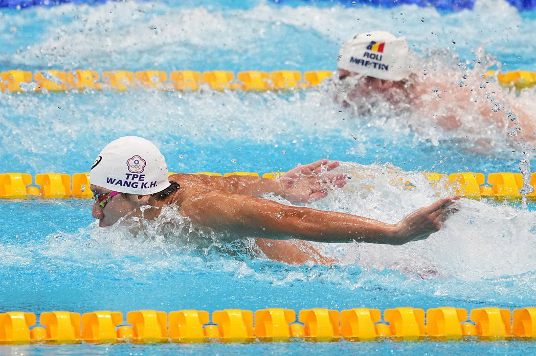 圖為台灣游泳選手王冠閎在7月29日出戰東京奧運游泳項目男子100公尺蝶式預賽。 圖／歐新社
