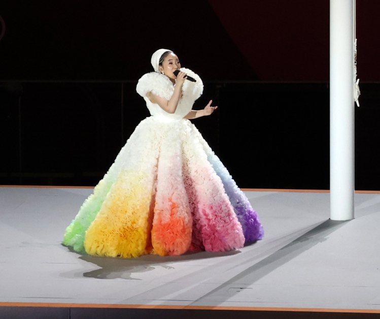日本時裝設計師小泉智貴因爲米希亞打造奧運開幕典禮服裝爆紅。歐新社