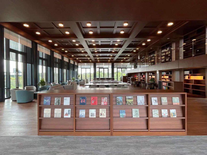 蔣經國紀念圖書館是旅英台灣建築師符傳禎設計。圖為館內陳設。圖／讀者提供