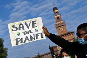 第26屆氣候變遷大會11月1日起在英國舉行，圖為義大利的環保示威活動。路透