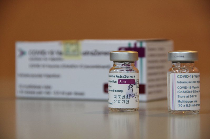 知名作家九把刀的岳母上個月在桃園的接種站打AZ疫苗，4天後突然身體不適，送醫搶救無效死亡（示意圖非同批疫苗）。本報資料照片