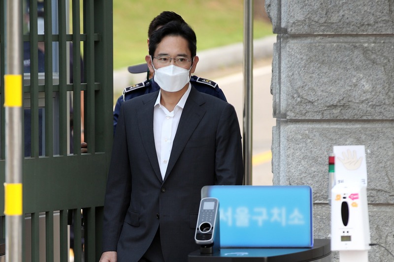 韓國三星電子副會長李在鎔今（13）日上午假釋出獄，受訪時對於造成民眾擔憂道歉說，「各位對我的擔憂、批評、顧慮及厚望我都聽見了。」歐新社