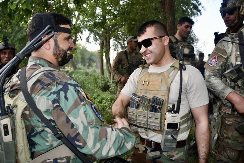 阿富汗南部最高階軍官沙達特（右）。圖／取自推特