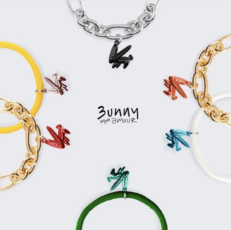 車銀優的兔子項鍊來自韓國的新銳設計師品牌Bunny Mon Amour。圖／取自IG @bunny_mon_amour