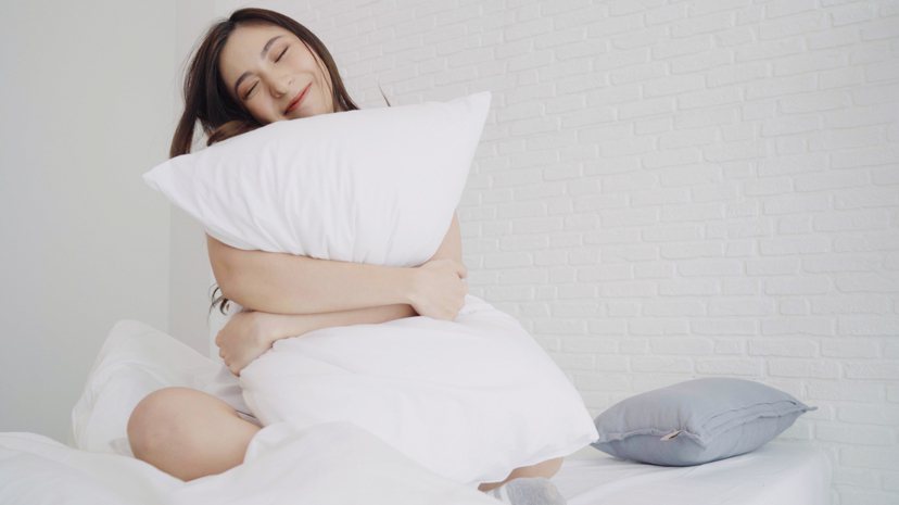 睡得好不好，挑選軟硬度適中的床墊與合適的枕頭也很重要。 圖／freepik