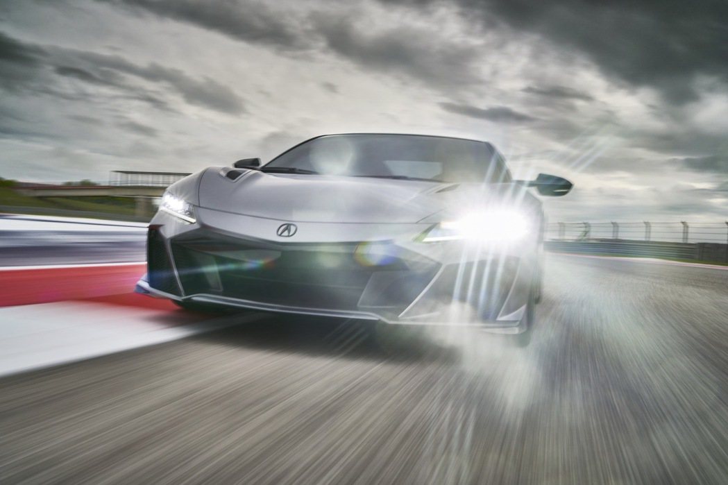 原廠表示全新NSX Type S有比以往任何一輛NSX更快的加速、更銳利的過彎以...