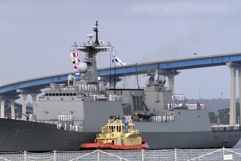 南韓海軍的李舜臣級軍艦經常扮演外交任務，圖為2006年「大祚榮」號訪問美國聖地牙哥。圖／美國海軍檔案照
