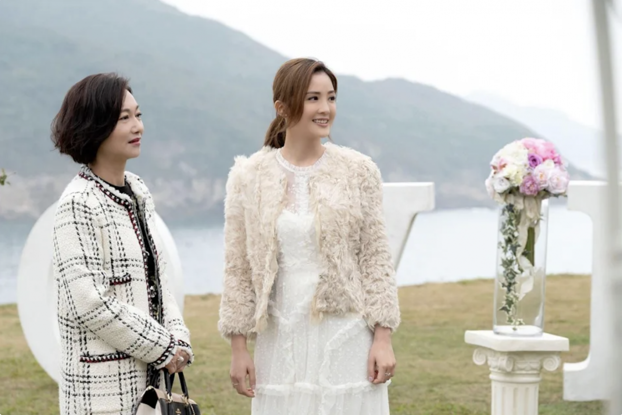 新片《感動她77次》惠英紅（左）、蔡卓妍飾演母女。

  圖／華映娛樂 提供
