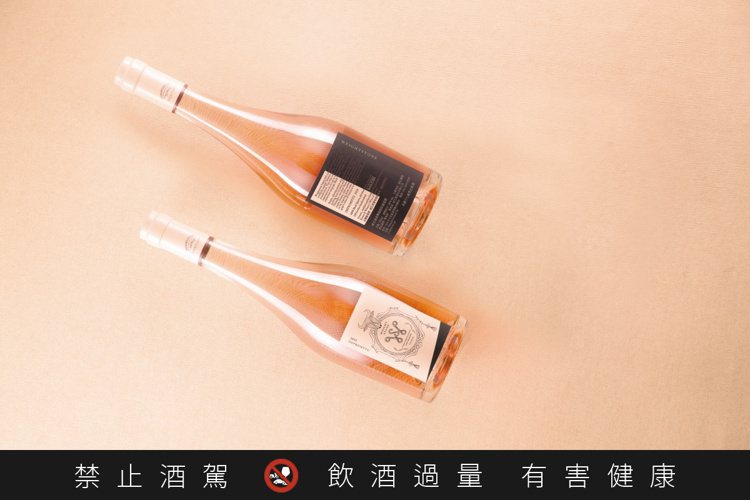 獲得銀牌的即興曲粉紅酒 2019，售價2,400元。圖／威石東酒莊提供。提醒您：...