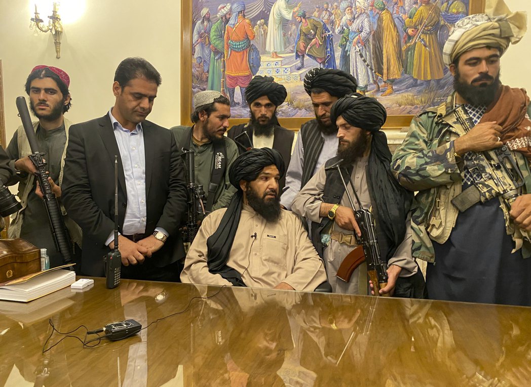 被釋放、原本承諾不再打仗的塔利班囚犯，後來幾乎全員再武裝，是2021年阿富汗淪陷...
