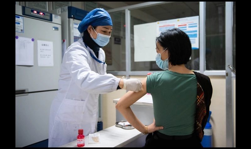 广泛施打疫苗成为大陆防控的必然措施。图／新华社(photo:UDN)