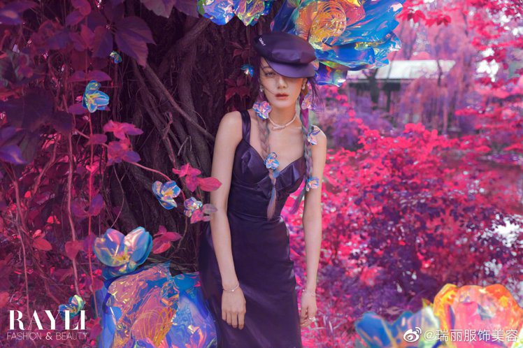 迪麗熱巴登封時尚大片。圖／摘自微博