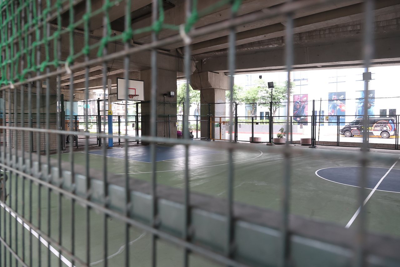 北市府原預計在8月24日開放籃球等運動項目，台北市長柯文哲表示，由於打籃球多為學生族群，就等到要開學時，視疫情狀況再決定。記者葉信菉／攝影
