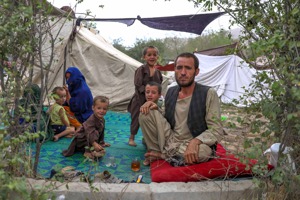 逾57萬阿富汗人因今年的戰亂逃離家園，喀布爾的公園更是擠滿流離失所的家庭。歐新社