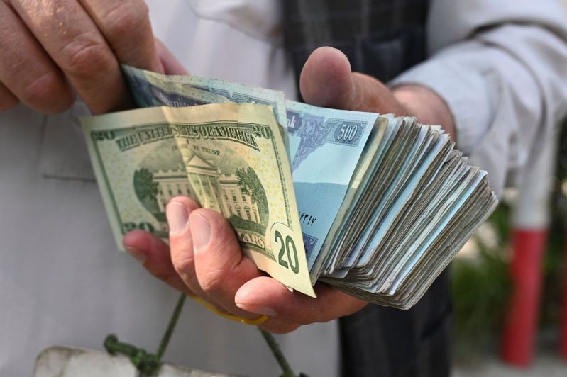 美國政府官員17日證實，美國已凍結阿富汗中央銀行近95億美元的資產。法新社