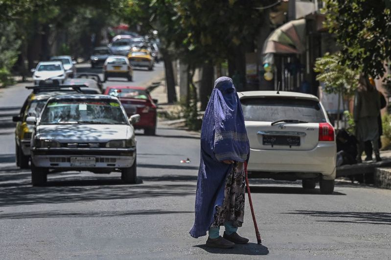 神學士接管阿富汗後，首都喀布爾路上的店家雖然漸漸重新開張，但已看不到女性身影。法新社