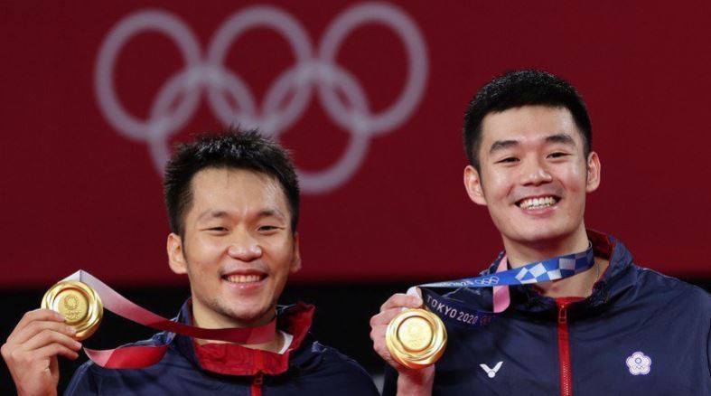 東京奧運羽球男雙金牌得主王齊麟（右）與李洋（左）平常除了練球，私下也會相約打電動。圖／本報資料照