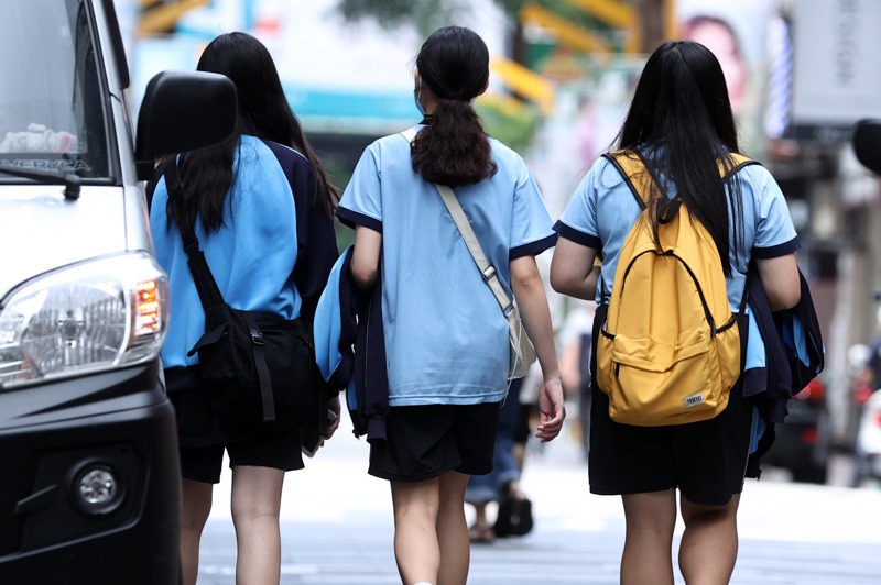 台灣中小學生的上學時間太早，被詬病多年，近來再度掀起網友熱議。圖／聯合報系資料照片
